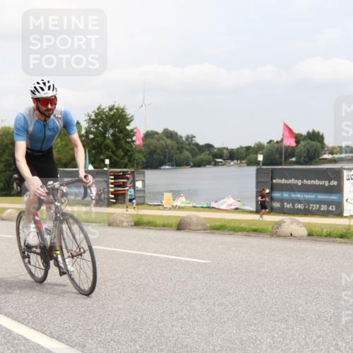 21.06.2025 - 27. Vierlanden-Triathlon H.Heesch http://msf.ph/oto/8008648 15.06.2025 12:18:21 Radfahren 683 meine-sportfotos.de