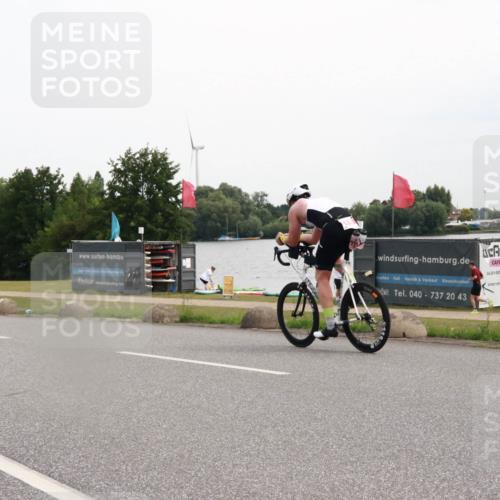15.06.2025 - 27. Vierlanden-Triathlon H.Heesch http://msf.ph/oto/8008653 15.06.2025 10:49:09 Radfahren 469 meine-sportfotos.de