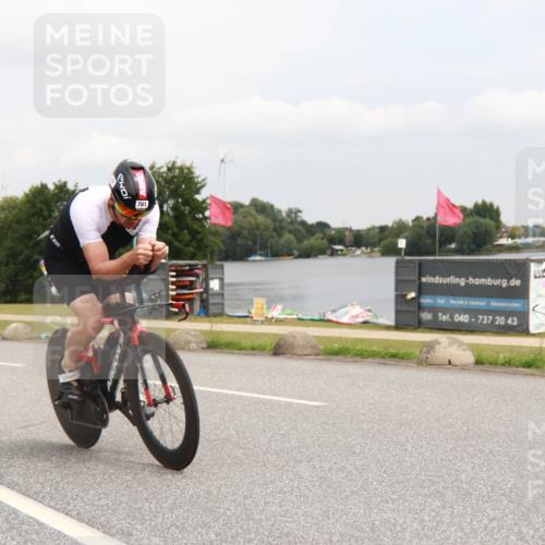 21.06.2025 - 27. Vierlanden-Triathlon H.Heesch http://msf.ph/oto/8008660 15.06.2025 12:18:38 Radfahren 781, 892 meine-sportfotos.de