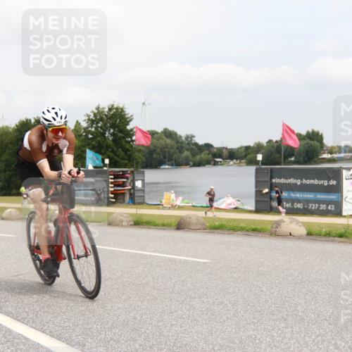 21.06.2025 - 27. Vierlanden-Triathlon H.Heesch http://msf.ph/oto/8008664 15.06.2025 12:18:51 Radfahren 708 meine-sportfotos.de