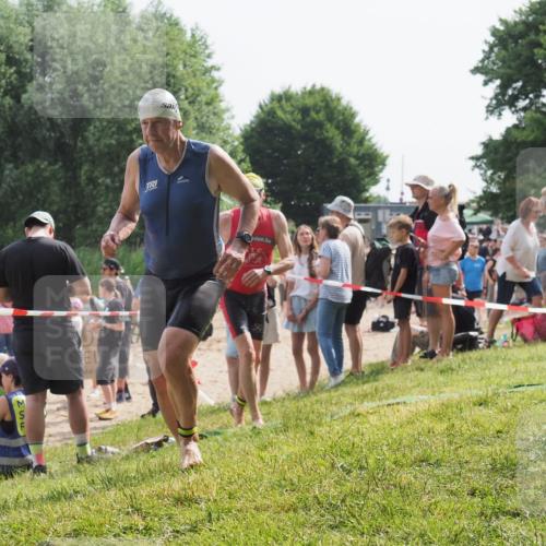 15.06.2025 - 27. Vierlanden-Triathlon KatJ http://msf.ph/oto/8008669 15.06.2025 10:07:01 Schwimmen 131, 388, 396, 429, 467 meine-sportfotos.de