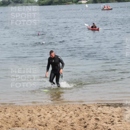 21.06.2025 - 27. Vierlanden-Triathlon MichiJ http://msf.ph/oto/8008670 15.06.2026 10:09:24 Schwimmen  meine-sportfotos.de
