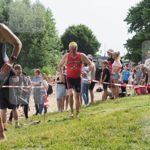 15.06.2025 - 27. Vierlanden-Triathlon KatJ http://msf.ph/oto/8008686 15.06.2025 10:07:02 Schwimmen 131, 376, 396, 429, 467 meine-sportfotos.de