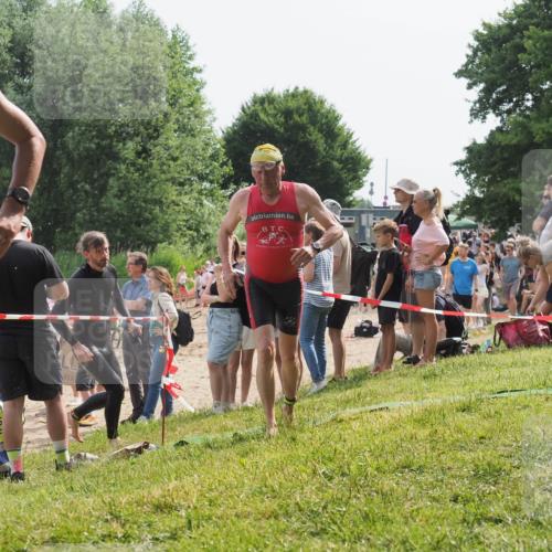 15.06.2025 - 27. Vierlanden-Triathlon KatJ http://msf.ph/oto/8008693 15.06.2025 10:07:02 Schwimmen 131, 376, 396, 429, 467 meine-sportfotos.de