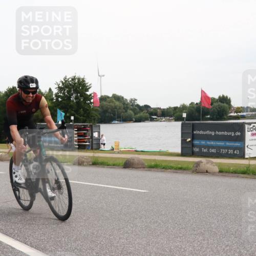 15.06.2025 - 27. Vierlanden-Triathlon H.Heesch http://msf.ph/oto/8008703 15.06.2025 10:49:42 Radfahren 4, 407 meine-sportfotos.de