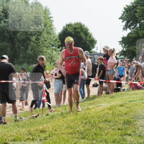 15.06.2025 - 27. Vierlanden-Triathlon KatJ http://msf.ph/oto/8008705 15.06.2025 10:07:02 Schwimmen 131, 376, 396, 429, 467 meine-sportfotos.de