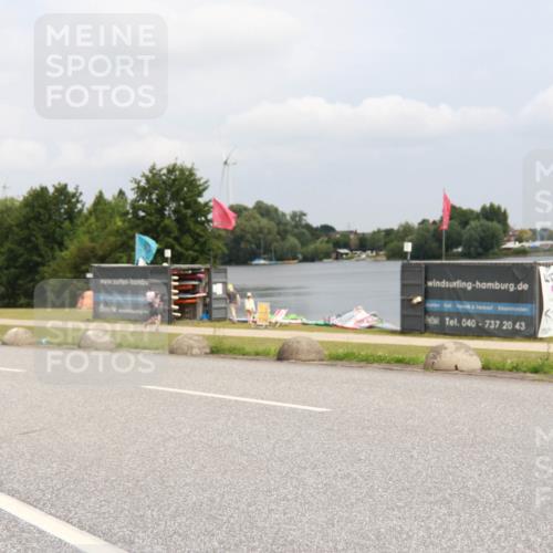 21.06.2025 - 27. Vierlanden-Triathlon H.Heesch http://msf.ph/oto/8008713 15.06.2025 12:19:35 Radfahren 637, 646, 947 meine-sportfotos.de