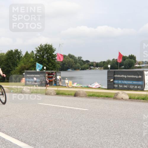 21.06.2025 - 27. Vierlanden-Triathlon H.Heesch http://msf.ph/oto/8008719 15.06.2025 12:19:36 Radfahren 637, 646, 947 meine-sportfotos.de