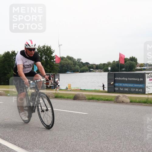 15.06.2025 - 27. Vierlanden-Triathlon H.Heesch http://msf.ph/oto/8008723 15.06.2025 10:49:46 Radfahren 4, 367, 407 meine-sportfotos.de