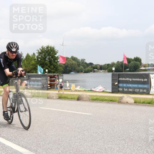21.06.2025 - 27. Vierlanden-Triathlon H.Heesch http://msf.ph/oto/8008733 15.06.2025 12:19:36 Radfahren 637, 646, 947 meine-sportfotos.de