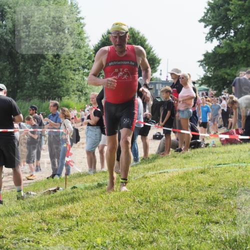 15.06.2025 - 27. Vierlanden-Triathlon KatJ http://msf.ph/oto/8008737 15.06.2025 10:07:03 Schwimmen 131, 376, 396, 429, 467 meine-sportfotos.de
