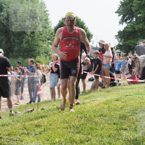 15.06.2025 - 27. Vierlanden-Triathlon KatJ http://msf.ph/oto/8008738 15.06.2025 10:07:03 Schwimmen 131, 376, 396, 429, 467 meine-sportfotos.de