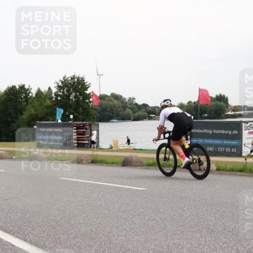 15.06.2025 - 27. Vierlanden-Triathlon H.Heesch http://msf.ph/oto/8008741 15.06.2025 10:49:57 Radfahren 232, 394, 423 meine-sportfotos.de