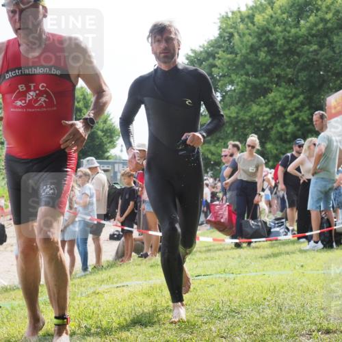 15.06.2025 - 27. Vierlanden-Triathlon KatJ http://msf.ph/oto/8008765 15.06.2025 10:07:04 Schwimmen 131, 376, 396, 429, 462, 467 meine-sportfotos.de