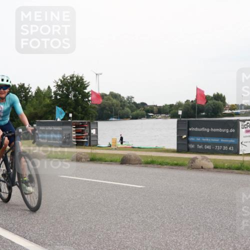 15.06.2025 - 27. Vierlanden-Triathlon H.Heesch http://msf.ph/oto/8008766 15.06.2025 10:50:03 Radfahren 150, 215, 250, 394, 423 meine-sportfotos.de