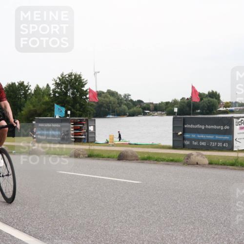15.06.2025 - 27. Vierlanden-Triathlon H.Heesch http://msf.ph/oto/8008772 15.06.2025 10:50:03 Radfahren 150, 215, 250, 394, 423 meine-sportfotos.de