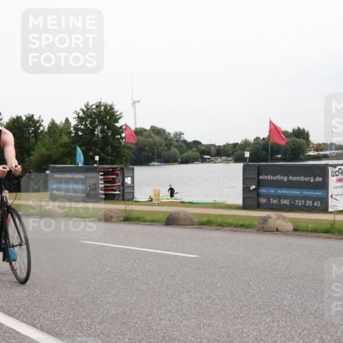 15.06.2025 - 27. Vierlanden-Triathlon H.Heesch http://msf.ph/oto/8008807 15.06.2025 10:50:11 Radfahren 39, 54, 225, 409 meine-sportfotos.de