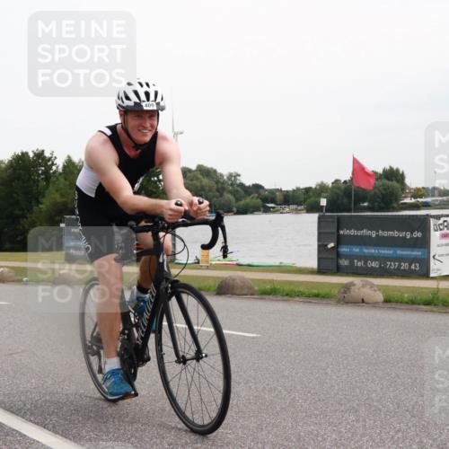 15.06.2025 - 27. Vierlanden-Triathlon H.Heesch http://msf.ph/oto/8008811 15.06.2025 10:50:11 Radfahren 39, 54, 225, 409 meine-sportfotos.de