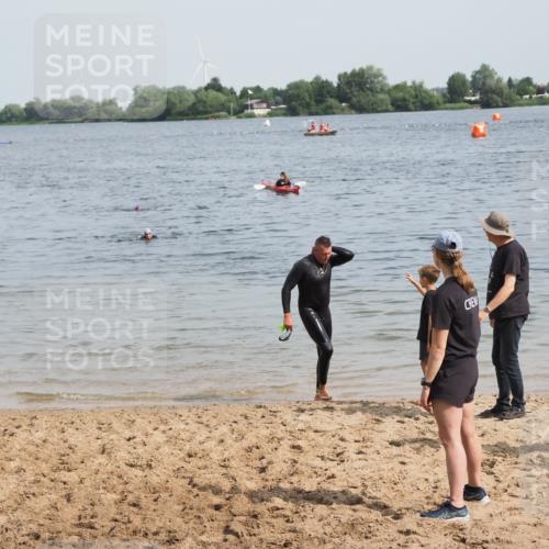 21.06.2025 - 27. Vierlanden-Triathlon MichiJ http://msf.ph/oto/8008832 15.06.2026 10:09:28 Schwimmen 421 meine-sportfotos.de