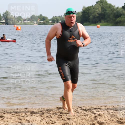 15.06.2025 - 27. Vierlanden-Triathlon Lena Gebhardt http://msf.ph/oto/8008835 15.06.2025 10:06:16 Schwimmen 369, 370, 381, 418, 447, 448, 455 meine-sportfotos.de