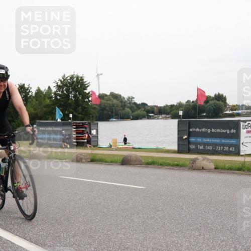 15.06.2025 - 27. Vierlanden-Triathlon H.Heesch http://msf.ph/oto/8008849 15.06.2025 10:50:44 Radfahren 133, 188, 373, 592 meine-sportfotos.de