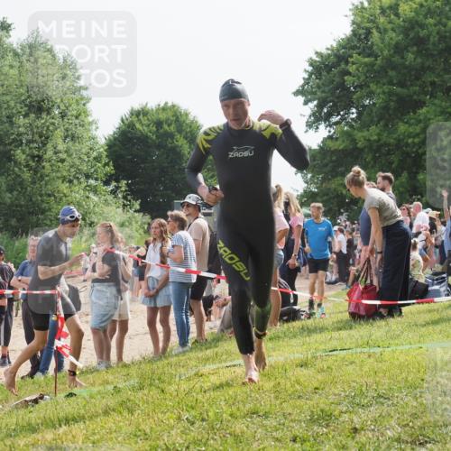 15.06.2025 - 27. Vierlanden-Triathlon KatJ http://msf.ph/oto/8008865 15.06.2025 10:07:09 Schwimmen 131, 376, 429, 462, 467 meine-sportfotos.de