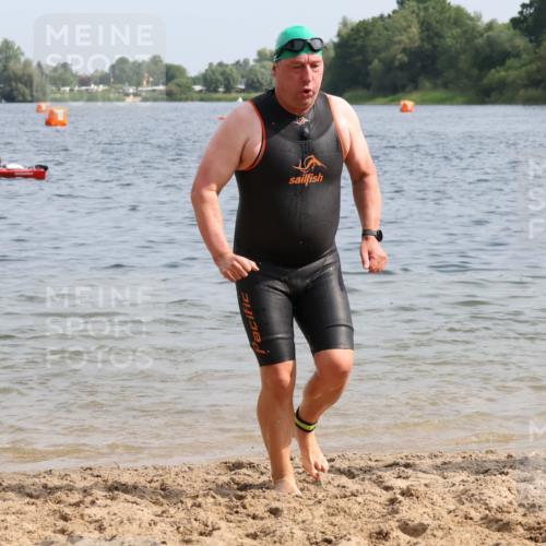 15.06.2025 - 27. Vierlanden-Triathlon Lena Gebhardt http://msf.ph/oto/8008873 15.06.2025 10:06:16 Schwimmen 369, 370, 381, 418, 447, 448, 455 meine-sportfotos.de