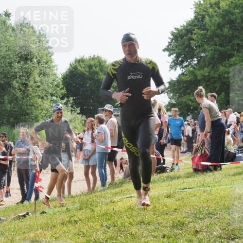 15.06.2025 - 27. Vierlanden-Triathlon KatJ http://msf.ph/oto/8008879 15.06.2025 10:07:09 Schwimmen 131, 376, 429, 462, 467 meine-sportfotos.de