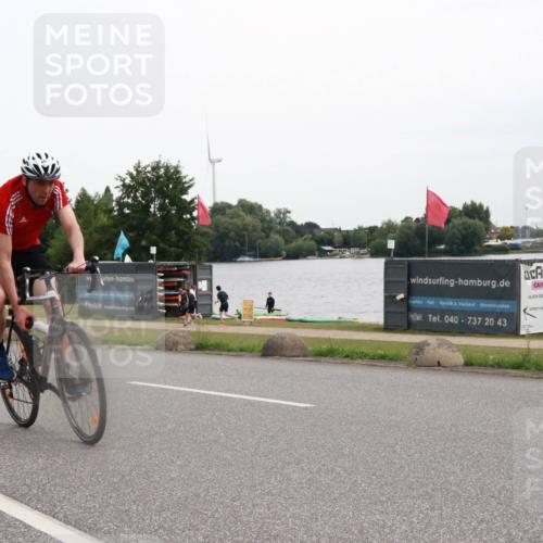 15.06.2025 - 27. Vierlanden-Triathlon H.Heesch http://msf.ph/oto/8008885 15.06.2025 10:50:58 Radfahren 80, 448 meine-sportfotos.de