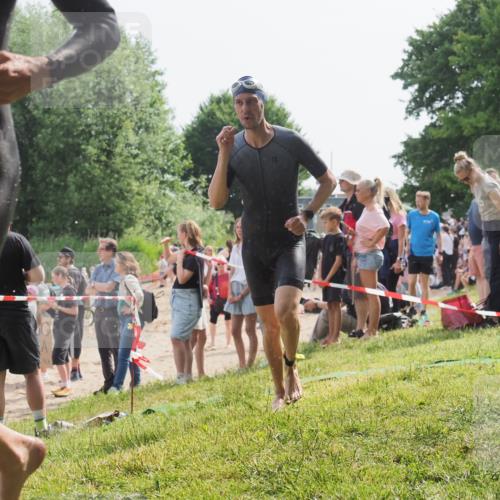 15.06.2025 - 27. Vierlanden-Triathlon KatJ http://msf.ph/oto/8008894 15.06.2025 10:07:11 Schwimmen 131, 376, 462 meine-sportfotos.de