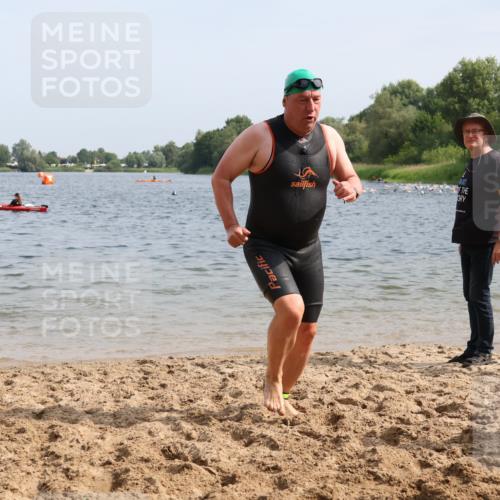 15.06.2025 - 27. Vierlanden-Triathlon Lena Gebhardt http://msf.ph/oto/8008919 15.06.2025 10:06:18 Schwimmen 369, 370, 381, 394, 418, 447, 455 meine-sportfotos.de
