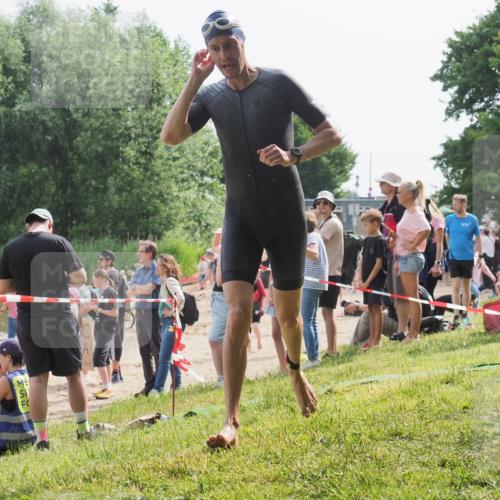 15.06.2025 - 27. Vierlanden-Triathlon KatJ http://msf.ph/oto/8008923 15.06.2025 10:07:12 Schwimmen 131, 376, 459, 462 meine-sportfotos.de