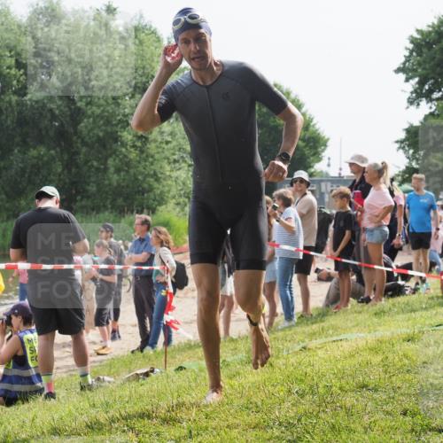 15.06.2025 - 27. Vierlanden-Triathlon KatJ http://msf.ph/oto/8008931 15.06.2025 10:07:12 Schwimmen 131, 376, 459, 462 meine-sportfotos.de