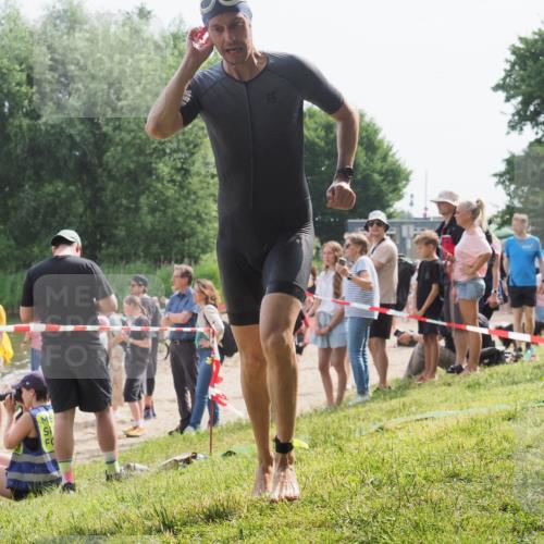 15.06.2025 - 27. Vierlanden-Triathlon KatJ http://msf.ph/oto/8008936 15.06.2025 10:07:12 Schwimmen 131, 376, 459, 462 meine-sportfotos.de