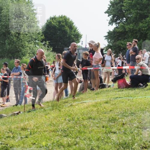 15.06.2025 - 27. Vierlanden-Triathlon KatJ http://msf.ph/oto/8008944 15.06.2025 10:07:18 Schwimmen 376, 383, 431, 459, 462 meine-sportfotos.de