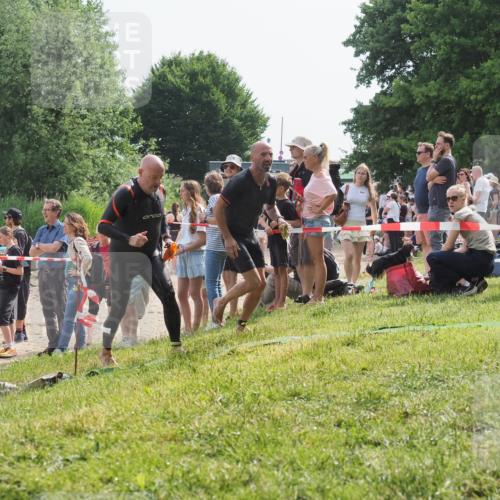 15.06.2025 - 27. Vierlanden-Triathlon KatJ http://msf.ph/oto/8008950 15.06.2025 10:07:18 Schwimmen 376, 383, 431, 459, 462 meine-sportfotos.de