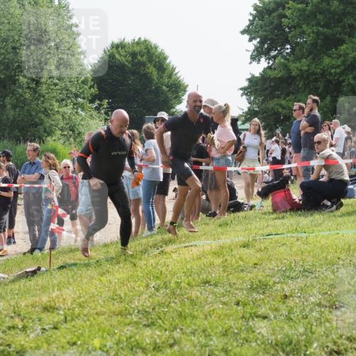 15.06.2025 - 27. Vierlanden-Triathlon KatJ http://msf.ph/oto/8008959 15.06.2025 10:07:19 Schwimmen 383, 431, 459, 462 meine-sportfotos.de