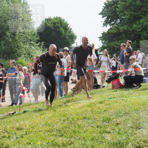 15.06.2025 - 27. Vierlanden-Triathlon KatJ http://msf.ph/oto/8008966 15.06.2025 10:07:19 Schwimmen 383, 431, 459, 462 meine-sportfotos.de