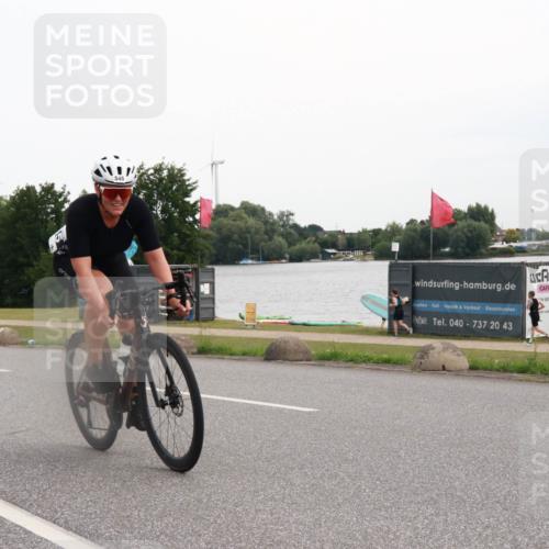 15.06.2025 - 27. Vierlanden-Triathlon H.Heesch http://msf.ph/oto/8008968 15.06.2025 10:51:55 Radfahren 23, 97, 545 meine-sportfotos.de