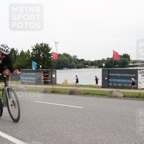 15.06.2025 - 27. Vierlanden-Triathlon H.Heesch http://msf.ph/oto/8008980 15.06.2025 10:51:56 Radfahren 23, 97, 545 meine-sportfotos.de