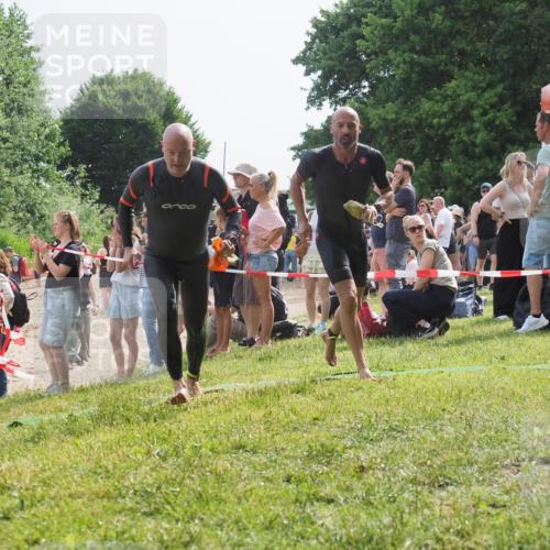 15.06.2025 - 27. Vierlanden-Triathlon KatJ http://msf.ph/oto/8008991 15.06.2025 10:07:19 Schwimmen 383, 431, 459, 462 meine-sportfotos.de