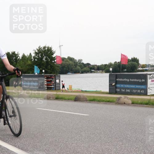 15.06.2025 - 27. Vierlanden-Triathlon H.Heesch http://msf.ph/oto/8008993 15.06.2025 10:52:02 Radfahren 23, 382, 435, 623 meine-sportfotos.de