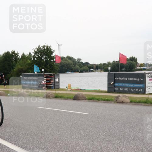 15.06.2025 - 27. Vierlanden-Triathlon H.Heesch http://msf.ph/oto/8009003 15.06.2025 10:52:03 Radfahren 382, 435, 623 meine-sportfotos.de