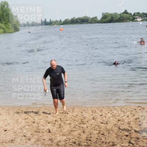 21.06.2025 - 27. Vierlanden-Triathlon MichiJ http://msf.ph/oto/8009005 15.06.2026 10:10:00 Schwimmen 466 meine-sportfotos.de