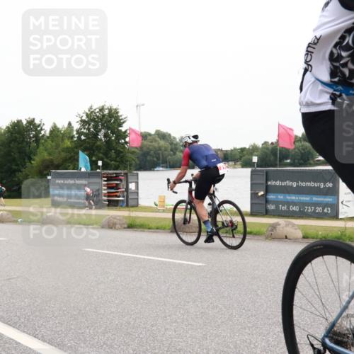 15.06.2025 - 27. Vierlanden-Triathlon H.Heesch http://msf.ph/oto/8009018 15.06.2025 10:52:04 Radfahren 81, 382, 435, 623 meine-sportfotos.de