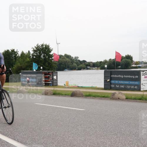 15.06.2025 - 27. Vierlanden-Triathlon H.Heesch http://msf.ph/oto/8009023 15.06.2025 10:52:05 Radfahren 81, 382, 435, 623 meine-sportfotos.de