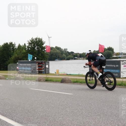 15.06.2025 - 27. Vierlanden-Triathlon H.Heesch http://msf.ph/oto/8009035 15.06.2025 10:52:05 Radfahren 81, 382, 435, 623 meine-sportfotos.de