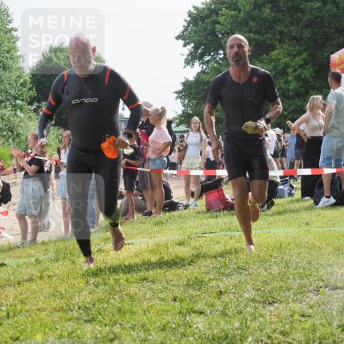 15.06.2025 - 27. Vierlanden-Triathlon KatJ http://msf.ph/oto/8009037 15.06.2025 10:07:20 Schwimmen 374, 383, 431, 459, 462 meine-sportfotos.de