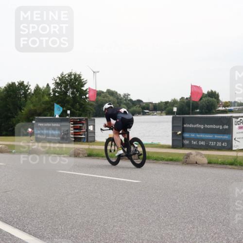 15.06.2025 - 27. Vierlanden-Triathlon H.Heesch http://msf.ph/oto/8009040 15.06.2025 10:52:06 Radfahren 81, 252, 382, 435, 623 meine-sportfotos.de