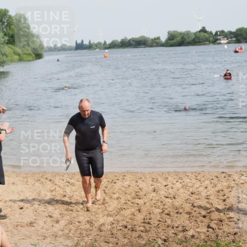 21.06.2025 - 27. Vierlanden-Triathlon MichiJ http://msf.ph/oto/8009083 15.06.2026 10:10:02 Schwimmen 466 meine-sportfotos.de